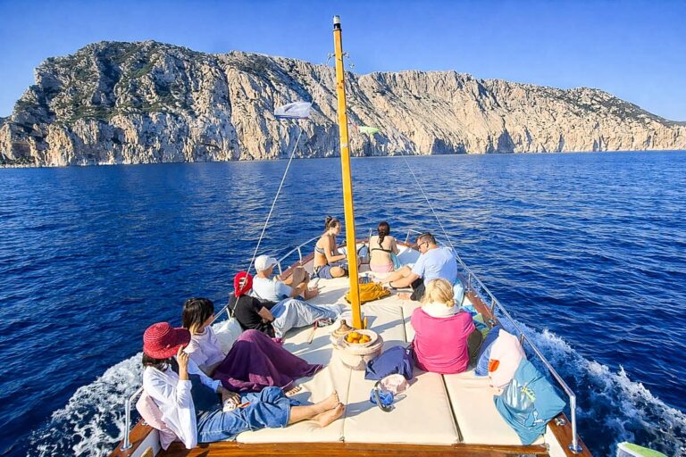 Come vistare Tavolara - escursioni in barca