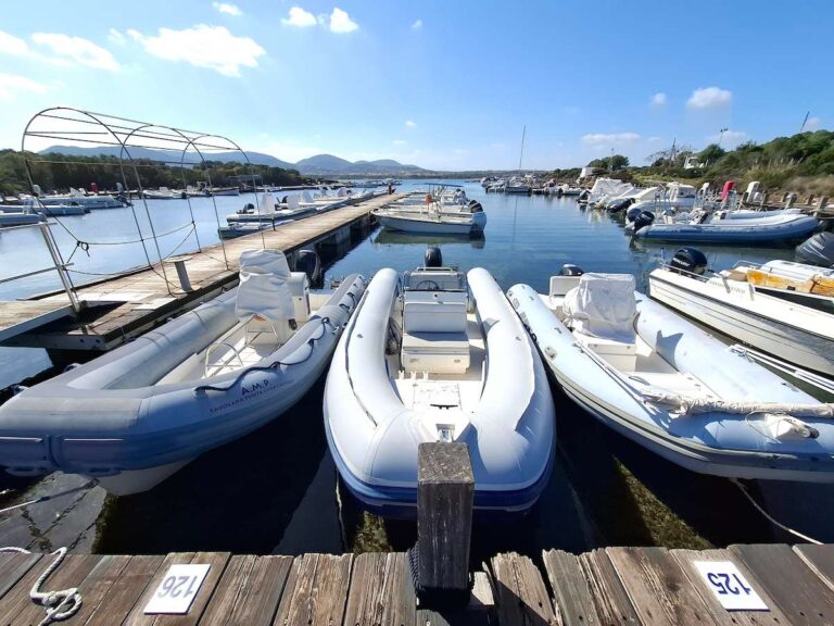 Visitare Tavolara - noleggio gommoni