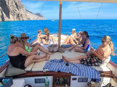 Private Bootstour nach Tavolara und Molara ab Porto San Paolo für Familien