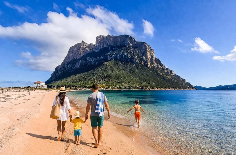 Escursioni a Tavolara per famiglie: quale scegliere